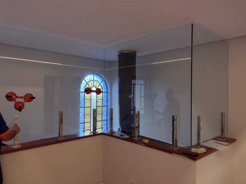 Divisória de Vidro para Sala de Estar Sacomã - Divisória de Vidro com Porta de Correr